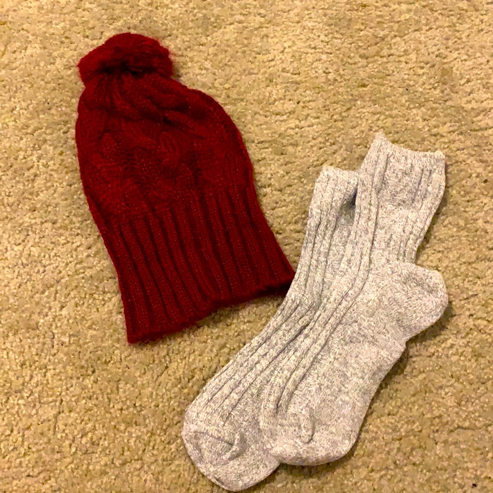 F21 Beanie with free socks